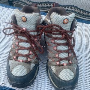 Women’s sz 7.5 Merrill hiking boots